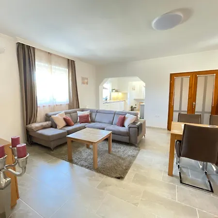 Lili Balatonkeresztúr